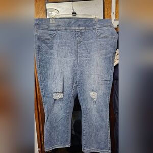 Torrid size 2 cropped pull on jeans